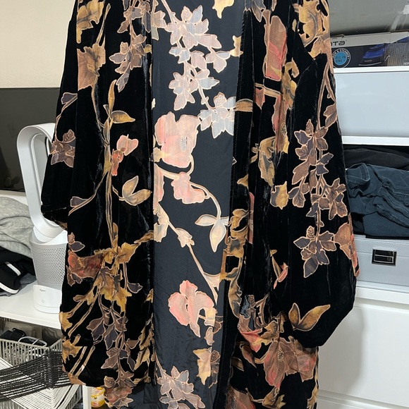 DR2 Black Floral Velvet Burnout Kimono Cardigan - Picture 2 of 4